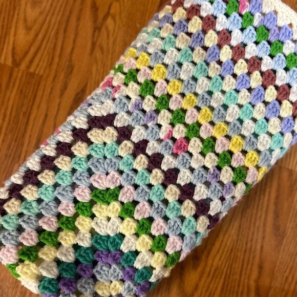 Handmade Baby Afghan Approximately 33 x 33 - Picture 4 of 4